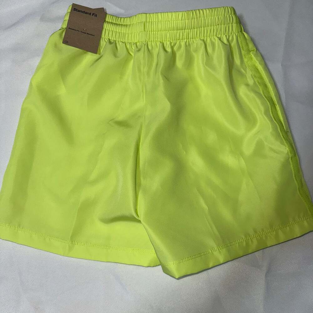 Nike Kids' Dri-FIT Multi Woven Shorts in Light Lemon Twist/White, size XS - Picture 4 of 5